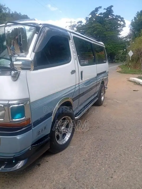 Toyota Dolphin 1996 Van (Used)