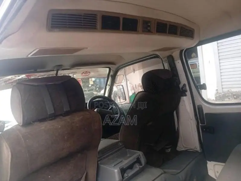 Toyota Dolphin 1996 Van (Used)