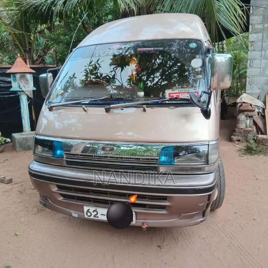 Toyota Dolphin 1993 Van (Used)