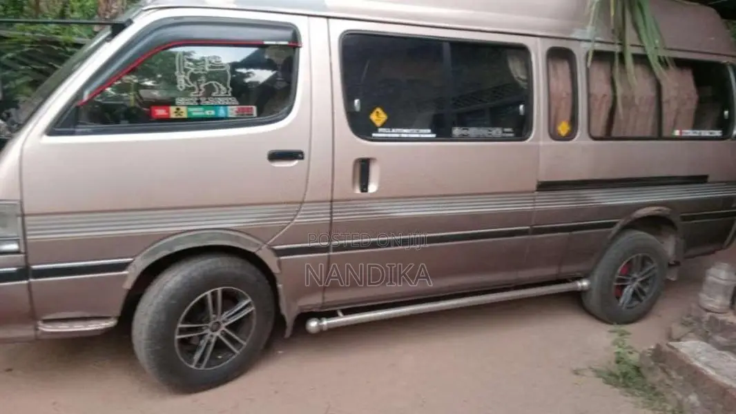 Toyota Dolphin 1993 Van (Used)