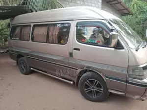 Toyota Dolphin 1993 Van (Used)