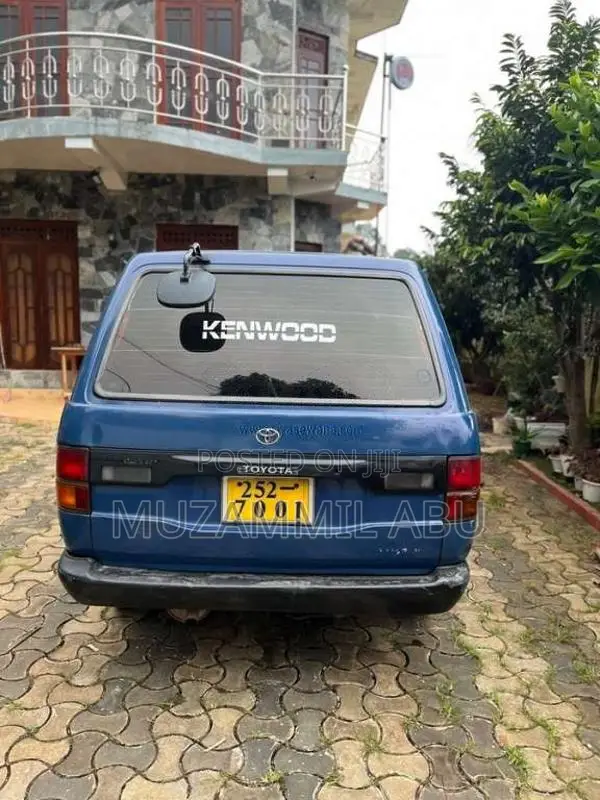 Toyota CR27 1994 Van (Used)