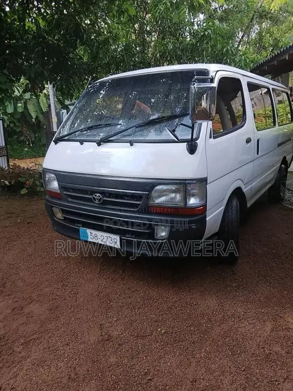 Toyota Dolphin 113 1992 Van (Used)