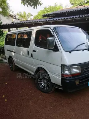 Toyota Dolphin 113 1992 Van (Used)