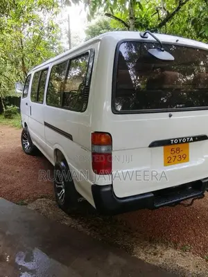 Toyota Dolphin 113 1992 Van (Used)