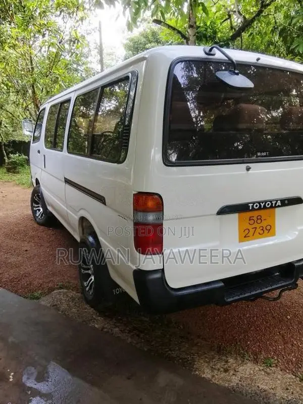 Toyota Dolphin 113 1992 Van (Used)