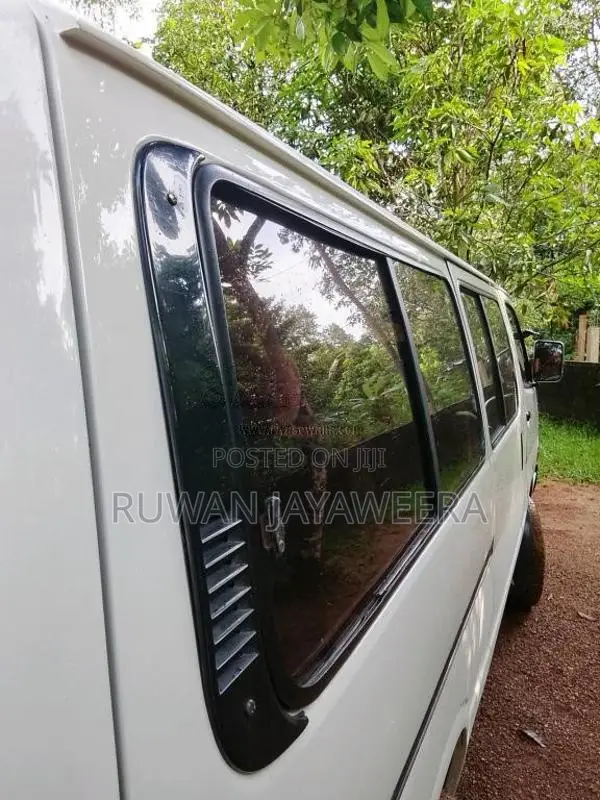Toyota Dolphin 113 1992 Van (Used)