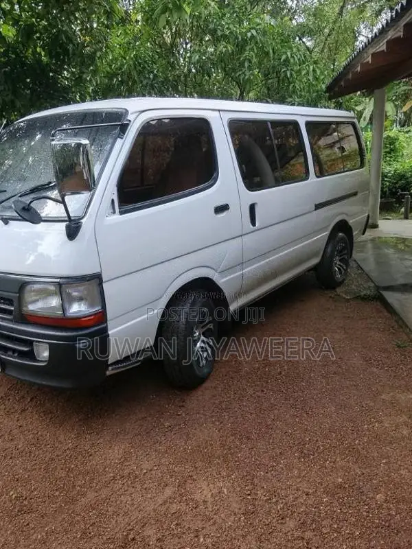 Toyota Dolphin 113 1992 Van (Used)