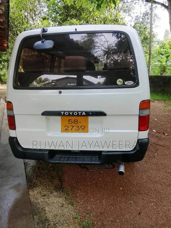 Toyota Dolphin 113 1992 Van (Used)