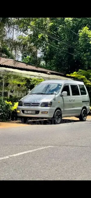 Toyota Noah 2007 Van (Used)
