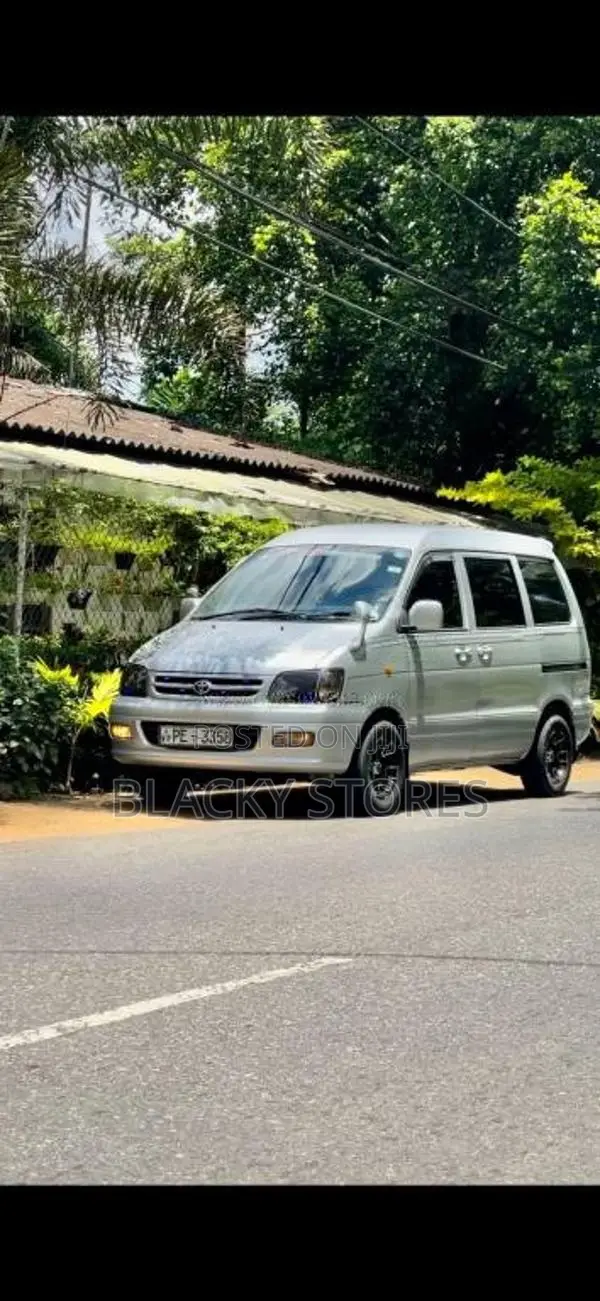 Toyota Noah 2007 Van (Used)