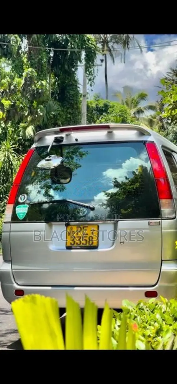 Toyota Noah 2007 Van (Used)