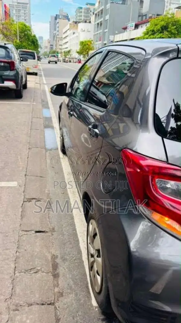 Toyota Vitz 2016 Car (Used)