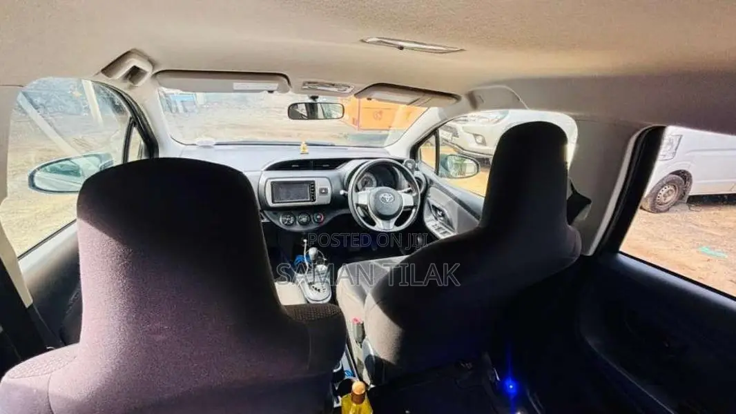 Toyota Vitz 2016 Car (Used)