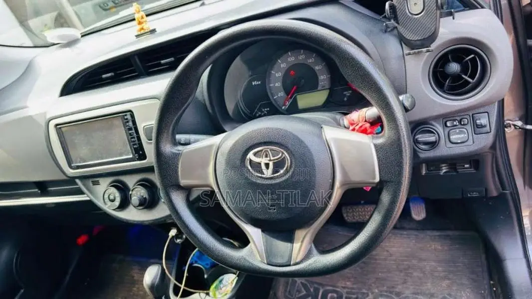Toyota Vitz 2016 Car (Used)