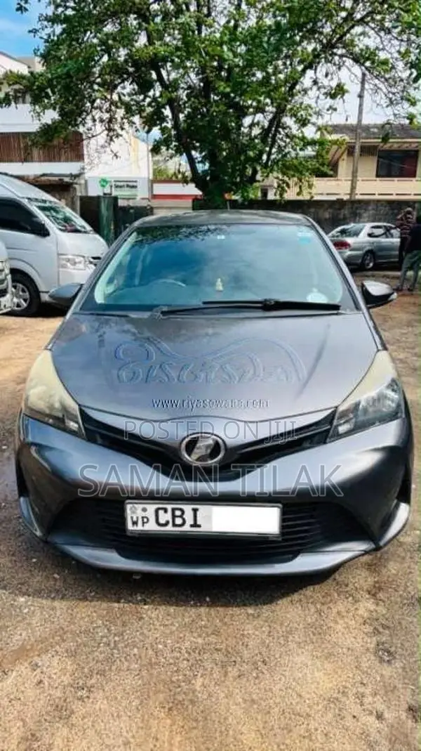 Toyota Vitz 2016 Car (Used)