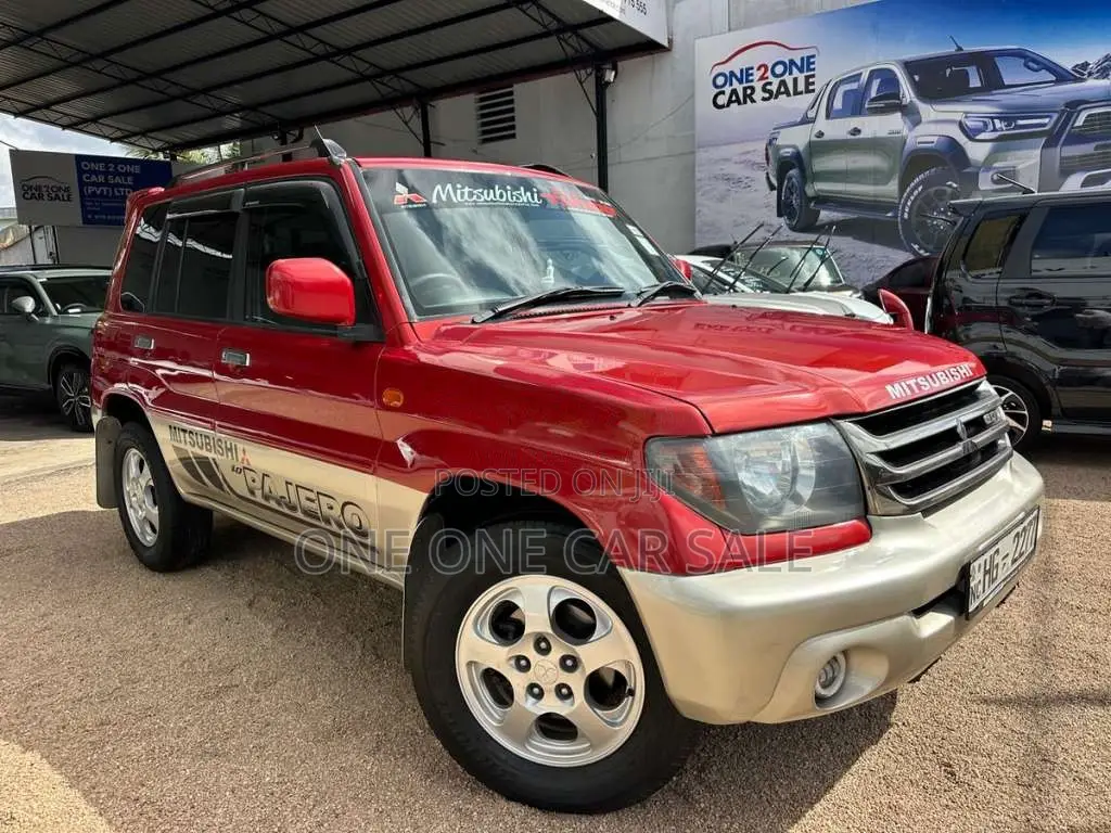 Mitsubishi Pajero Io 4WD 2000 SUV (Used)