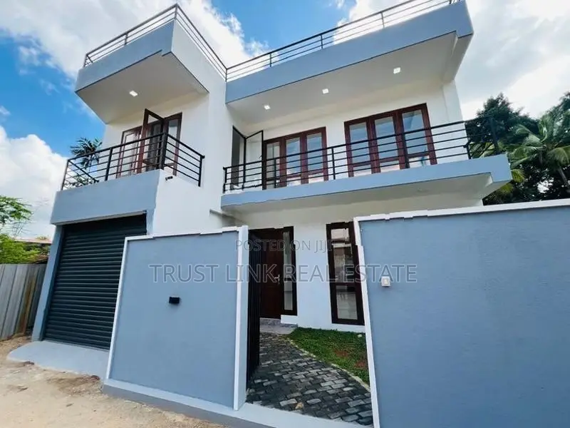 Brand New House with Roof Top for Sale in Kadawatha
