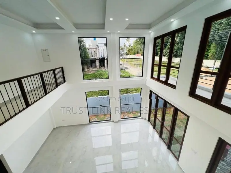 Brand New House with Roof Top for Sale in Kadawatha