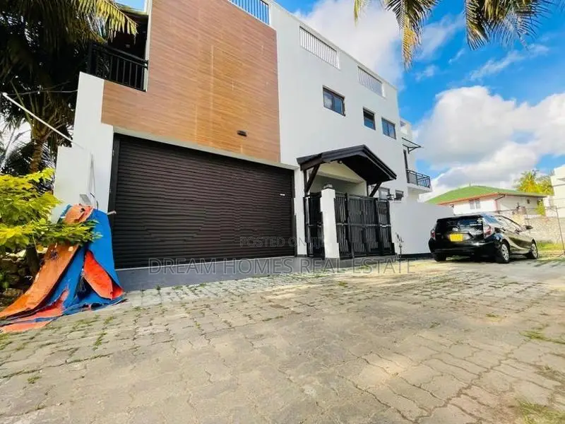 Brand New 5BR Luxury House for Sale – Mount Lavinia