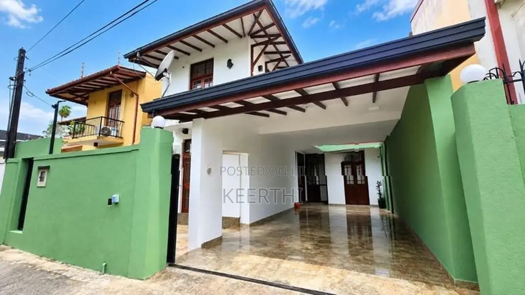 Two Story House for Sale in Between Boralasgamuwa and Piliyandala