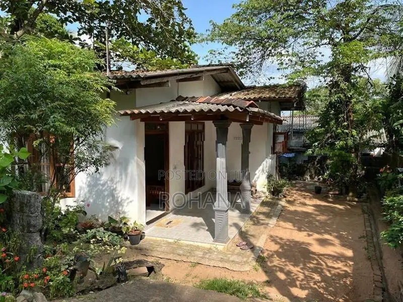 අංග සම්පූර්ණ නිවස සමග පර්චස් 10ක ඉඩම - මීගොඩ