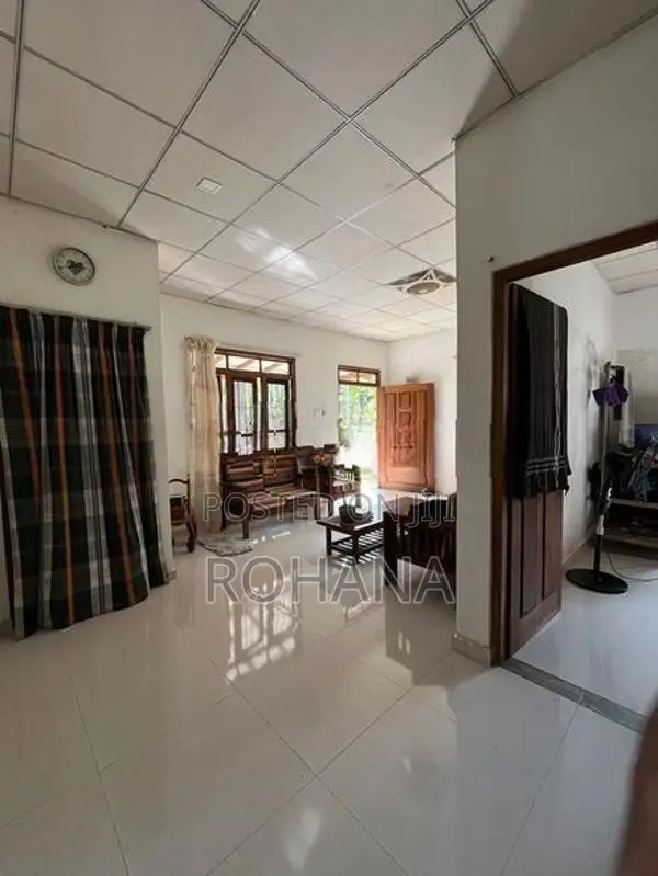 අංග සම්පූර්ණ නිවස සමග පර්චස් 10ක ඉඩම - මීගොඩ