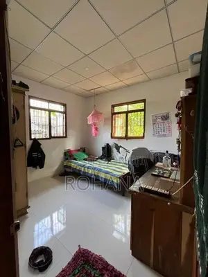 අංග සම්පූර්ණ නිවස සමග පර්චස් 10ක ඉඩම - මීගොඩ