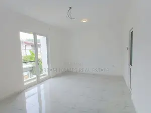 5 Bedroom House for Sale in Piliyandala – Swimming Pool