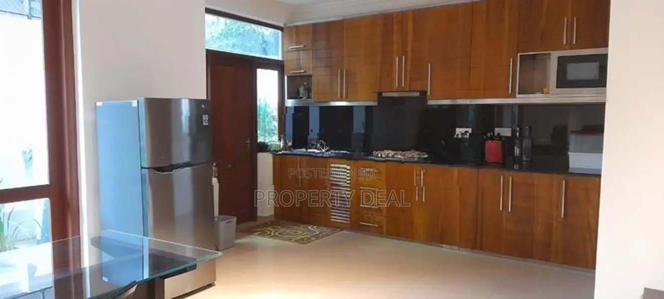 Two Storied House For Rent in Colombo 10 - PDH207