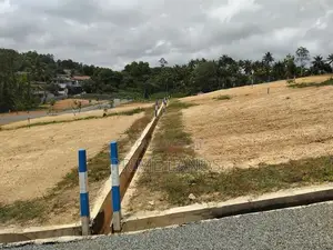 නේවාසික බිම් කොටස් කලුතර