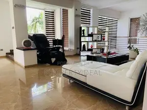 4BR 3 Storied House For Rent in Colombo 5 - PDH213