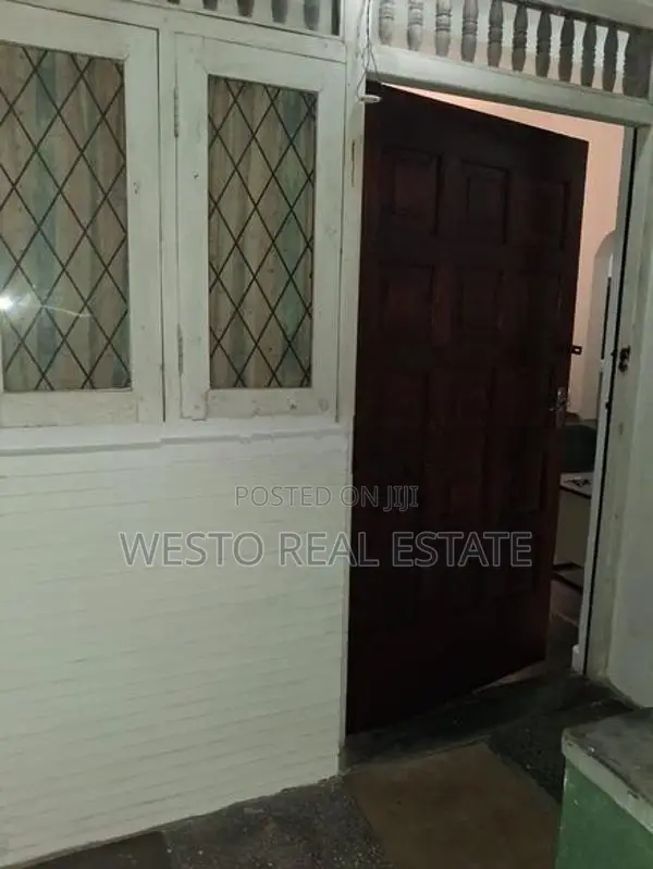 Upstair Unit for Rent in Colombo 05