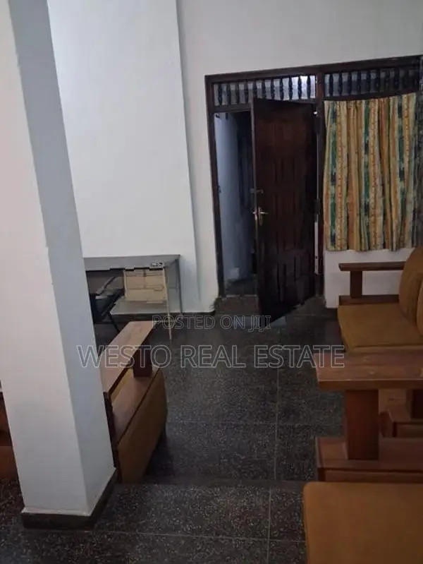 Upstair Unit for Rent in Colombo 05