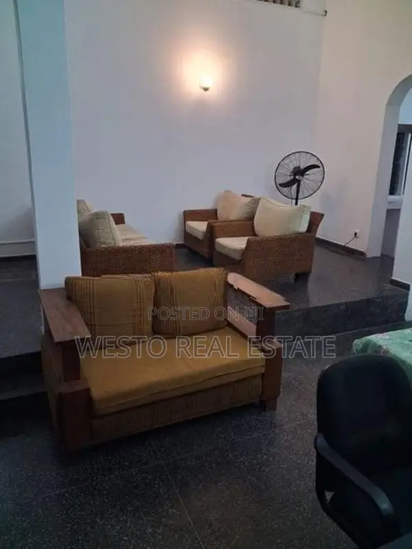 Upstair Unit for Rent in Colombo 05