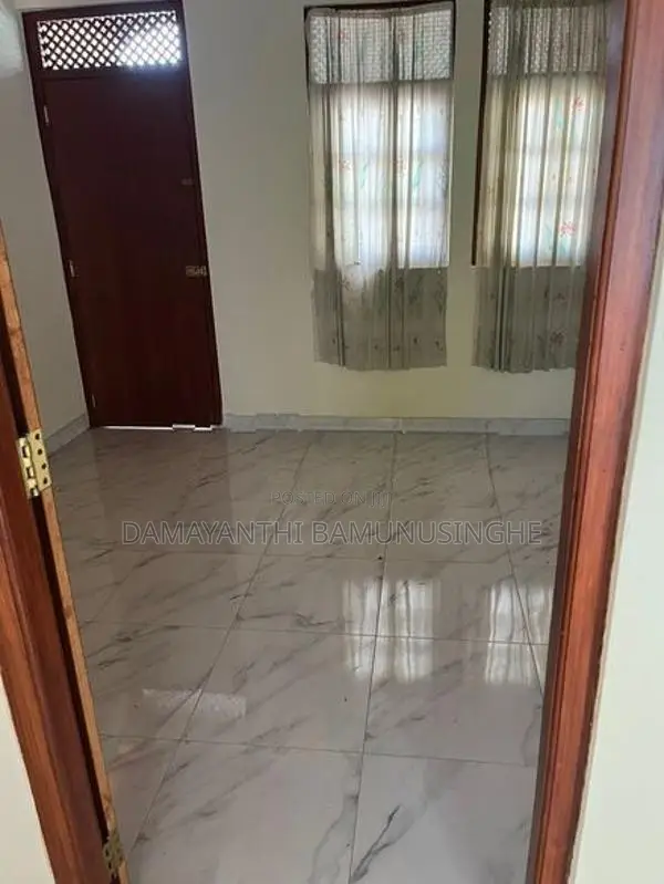 Up Stair Two Rooms Annex (1000 Sqft) for Rent - Maharagama