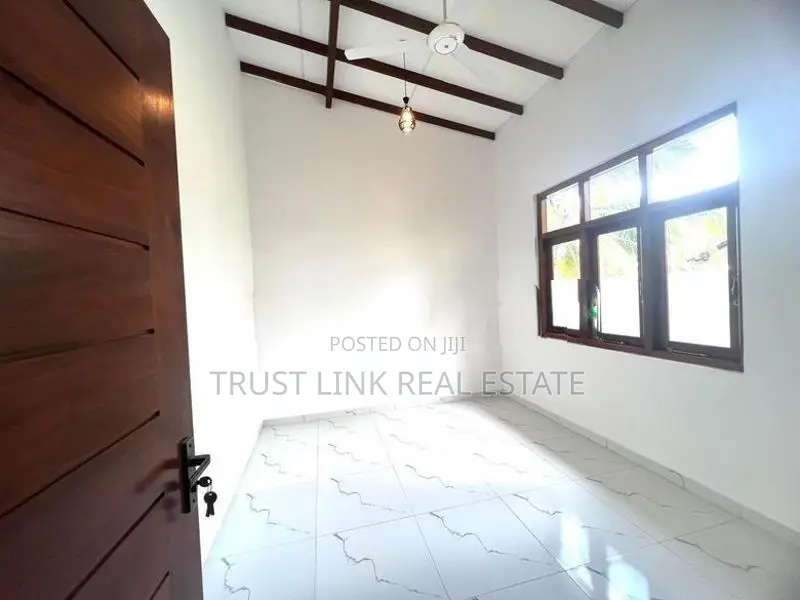B/ New House For Sale In Kalaeliya