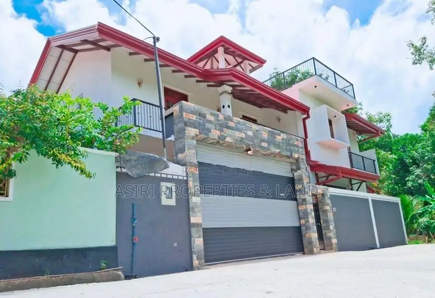 සුන්දර වෙල්යායකට මුහුණලා තෙමහල් නිවස විකිණීමට Piliyandala Kesbewa