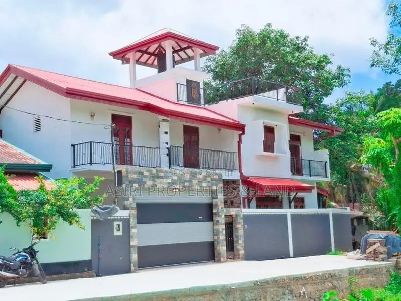 සුන්දර වෙල්යායකට මුහුණලා තෙමහල් නිවස විකිණීමට Piliyandala Kesbewa