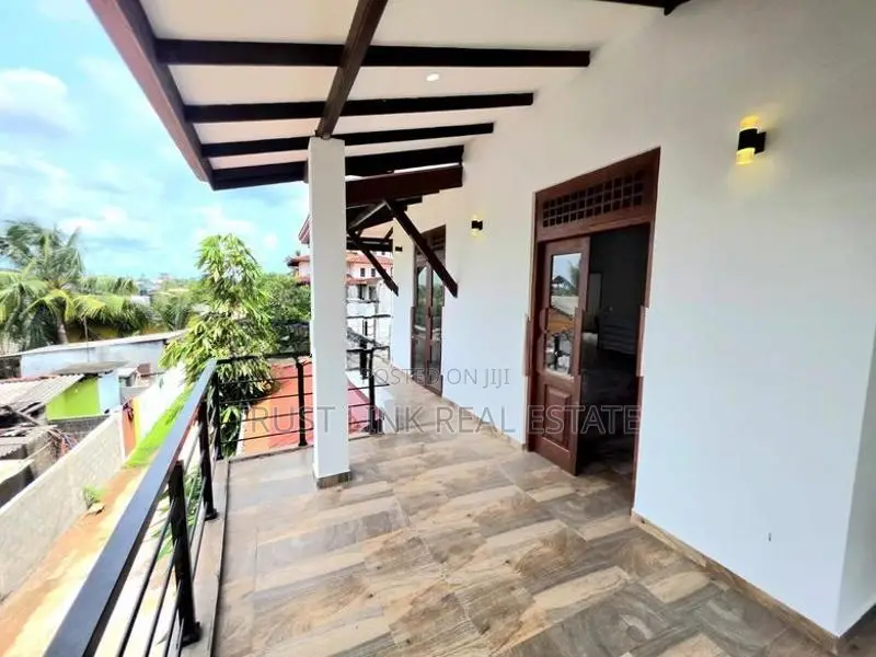 House For Sale In Ederamulla