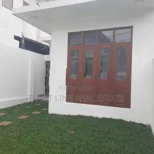 B/New House for Sale in Waththala