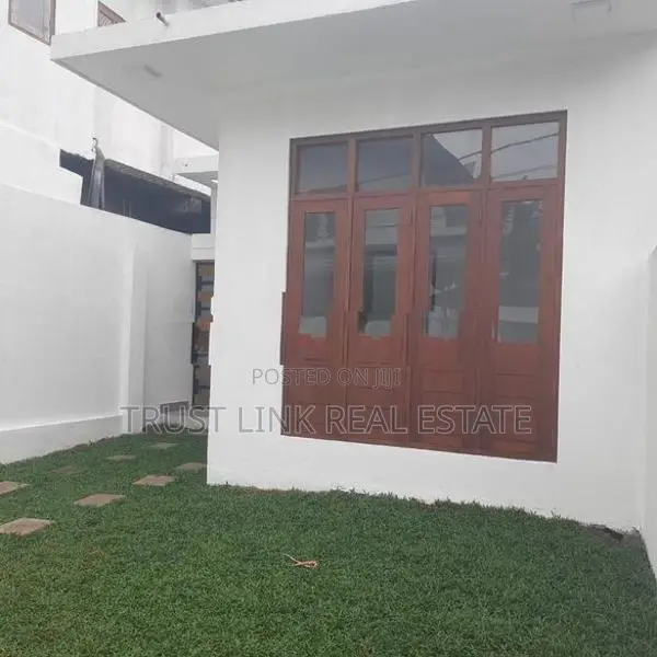 B/New House for Sale in Waththala