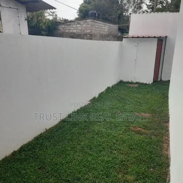 B/New House for Sale in Waththala