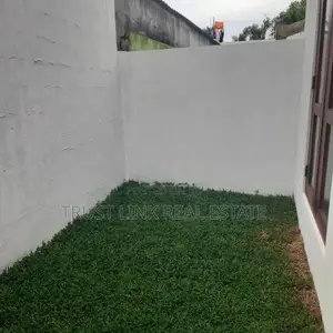 B/New House for Sale in Waththala