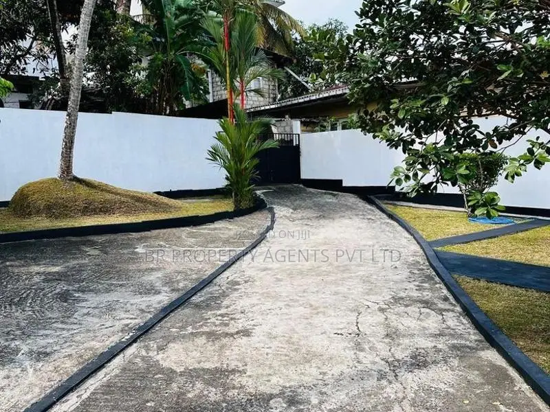 Single Story House For Sale in Maharagama.