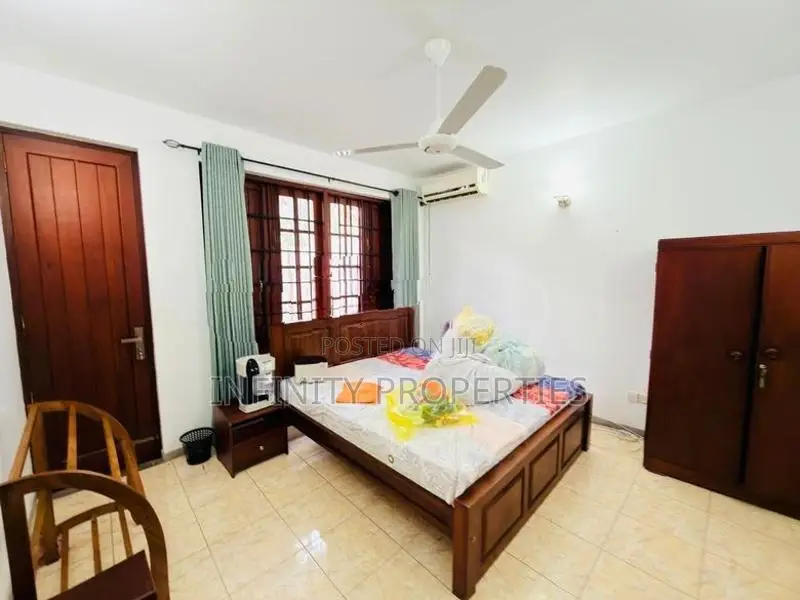 (AFA518) 03 Story Luxury house With 11.05 P sale At Mount Lavinea