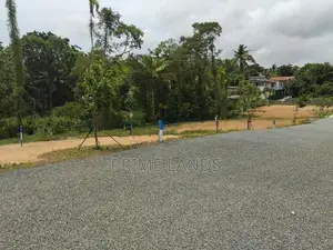කලුතර නේවාසික බිම් කොටස්
