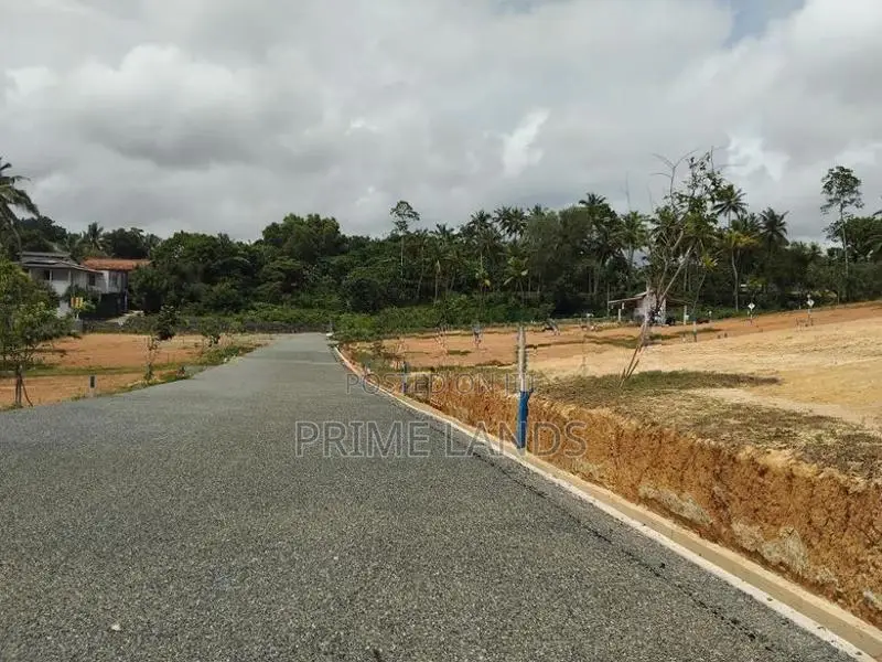 කලුතර නේවාසික බිම් කොටස්