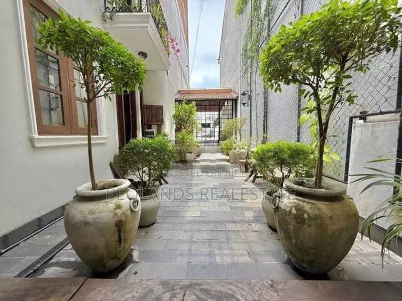 (NR711) Luxury House Rent in Colombo 05