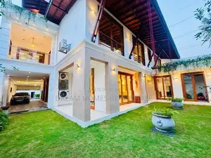 Luxury 6BR Residence with Rooftop Garden for Sale – Battaramulla